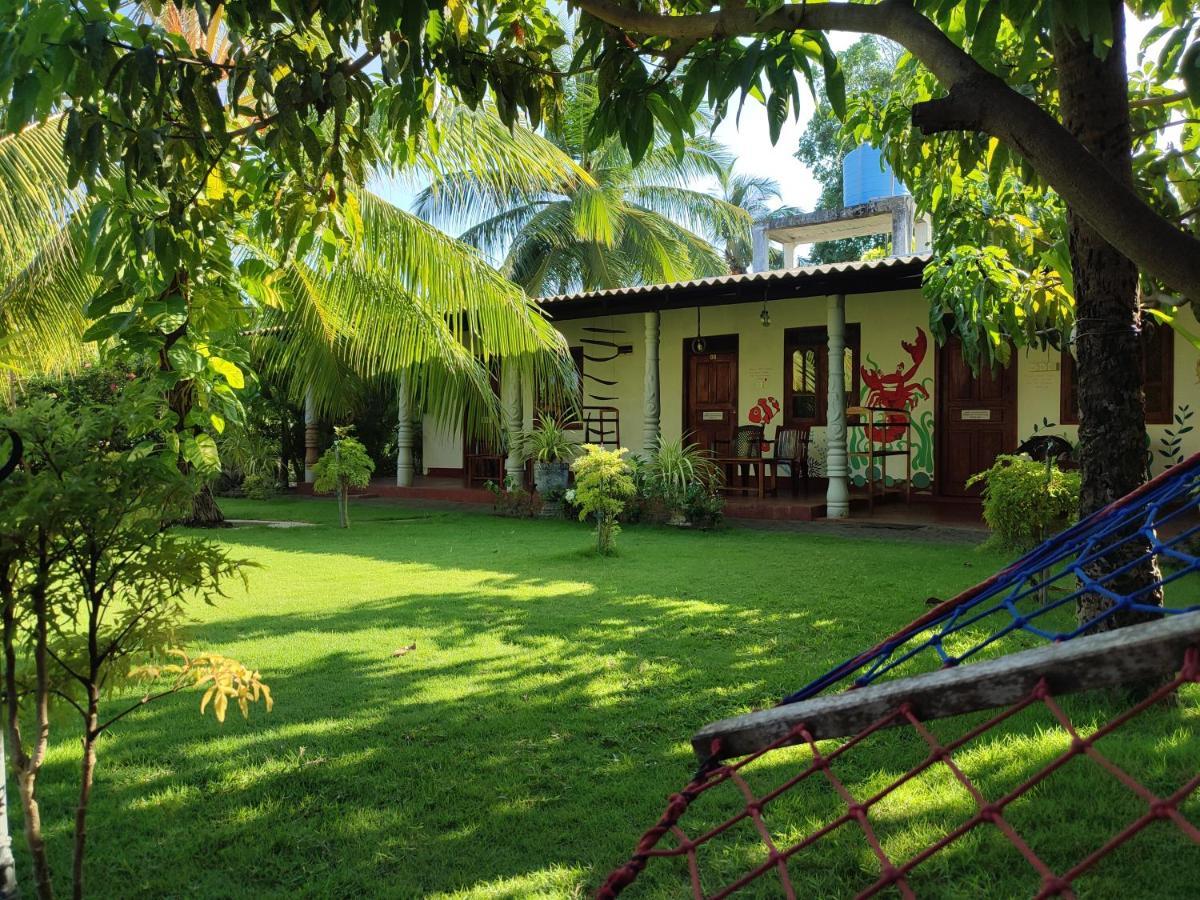 Lobster Inn Trincomalee Exteriör bild