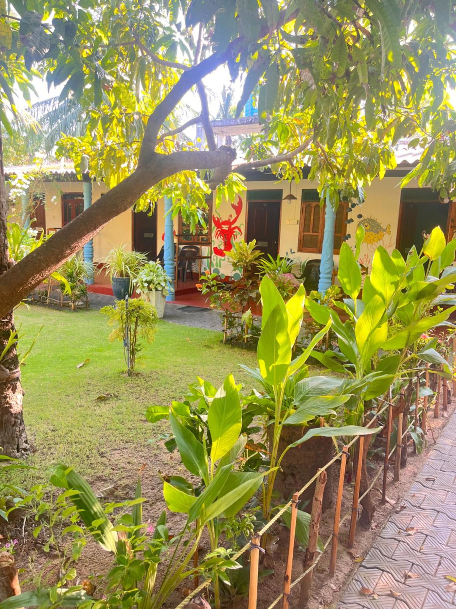 Lobster Inn Trincomalee Exteriör bild