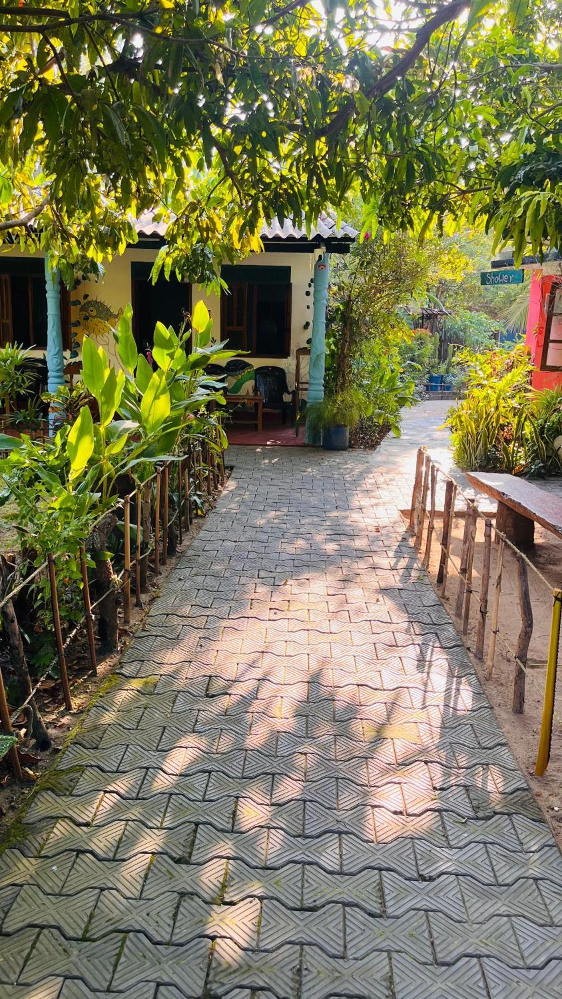 Lobster Inn Trincomalee Exteriör bild