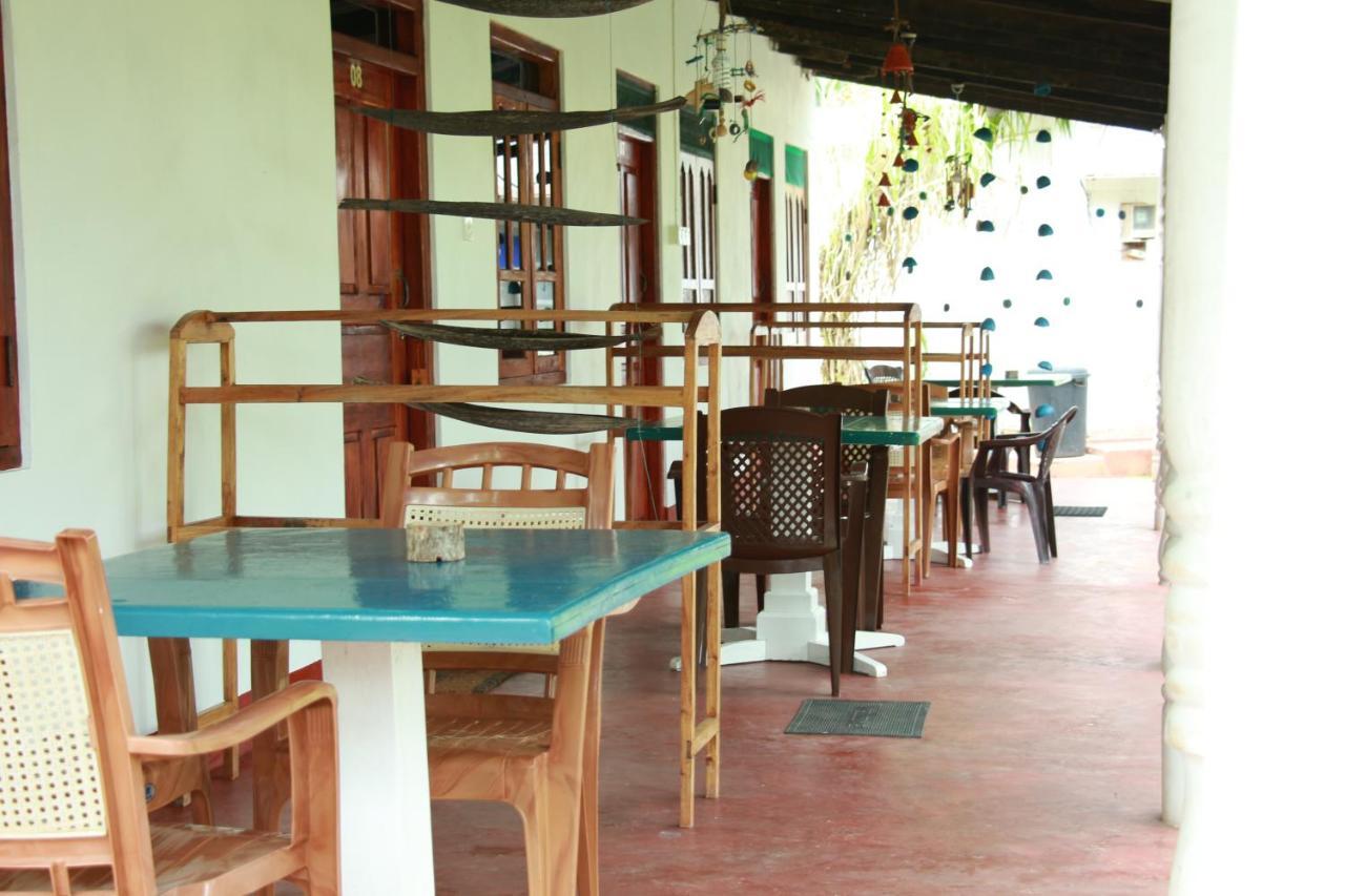 Lobster Inn Trincomalee Exteriör bild