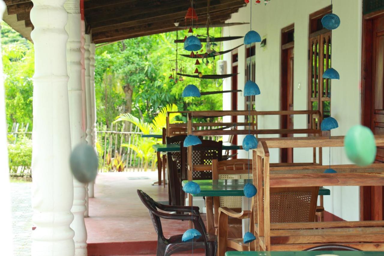 Lobster Inn Trincomalee Exteriör bild